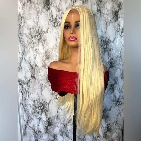 Closure front Mesh 32 Inch Light Blonde Long Wig - Picture 6 of 8